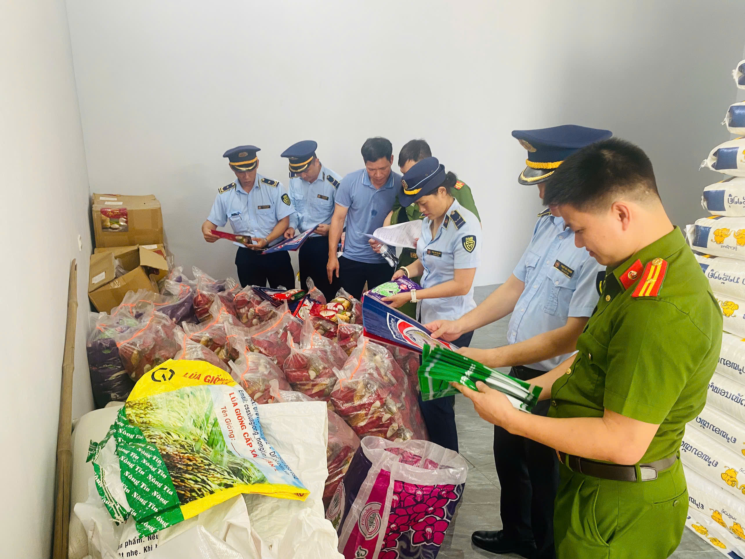Nghệ An: Phát hiện 01 hộ kinh doanh thực hiện hành vi giả tem, nhãn, bao bì hàng hóa