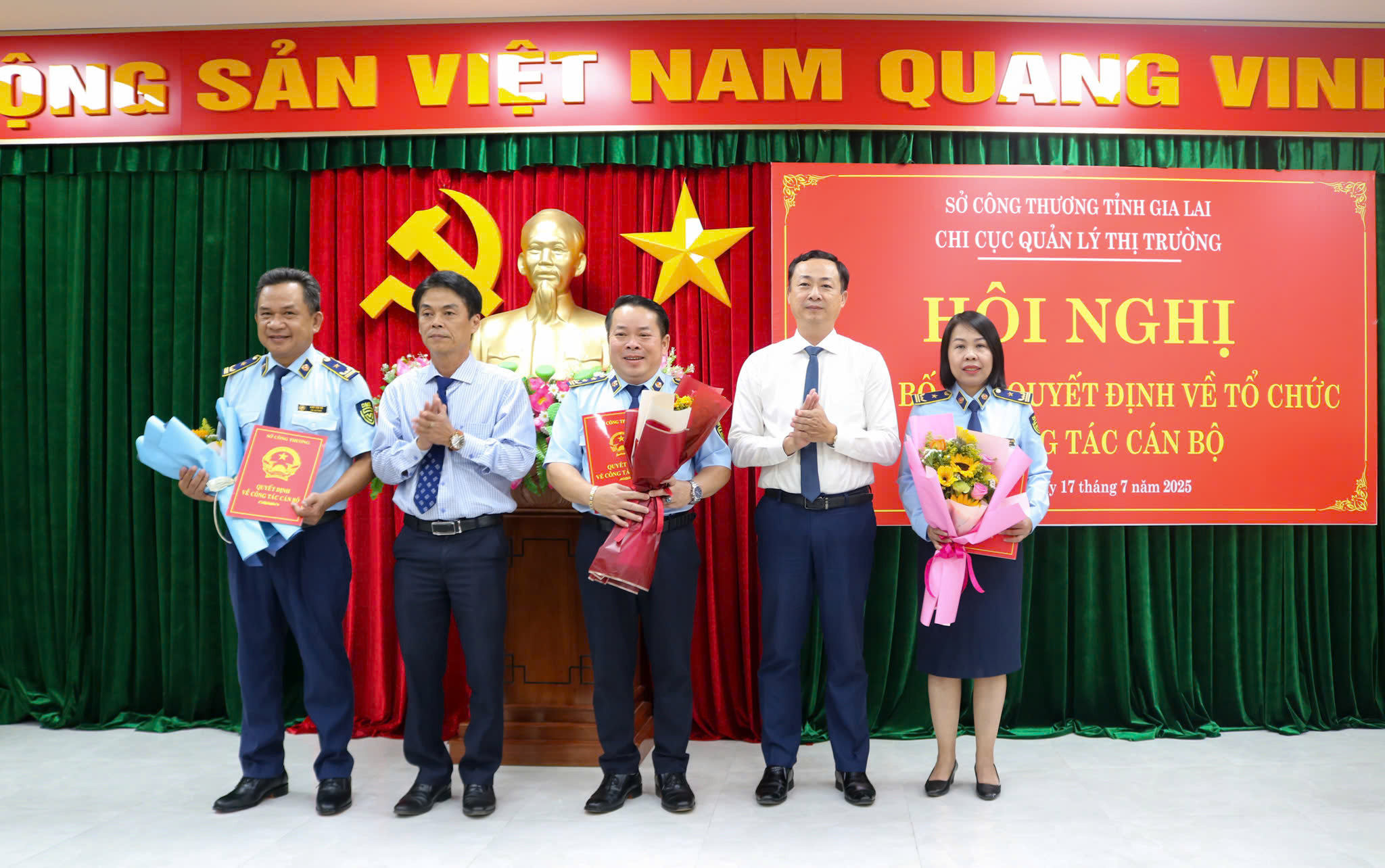 Công bố quyết định về nhân sự sau sáp nhập tại Chi cục QLTT tỉnh Gia Lai